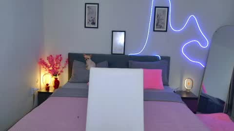 moneyforpeaches online show from May 2026 05:31:01 PM