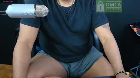 Snapshot of moneyshotxxx90 chatting on November 2025 04:45:02 AM MoneyshotXXX online show from November 2025 04:45:02 AM