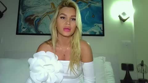 Snapshot of moni_ chatting on January 2025 03:20:01 AM Monica online show from January 2025 03:20:01 AM