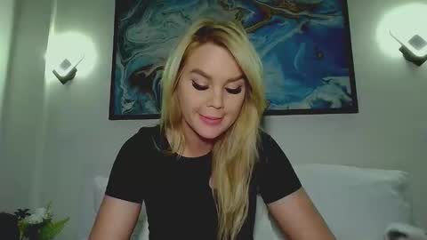 Snapshot of moni_ chatting on September 2025 03:22:01 AM Monica online show from September 2025 03:22:01 AM