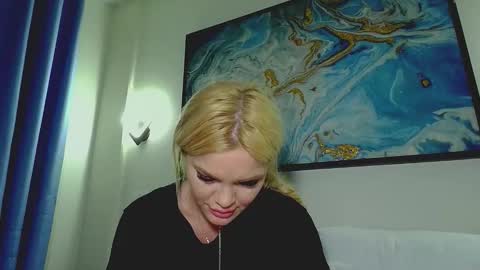 Snapshot of moni_ chatting on November 2025 04:37:01 AM Monica online show from November 2025 04:37:01 AM