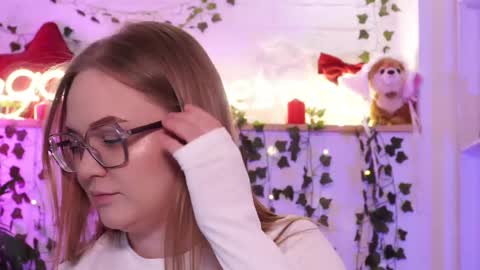 monicaasis online show from May 2026 06:27:01 PM