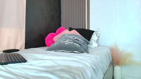 Kiim online show from February 2025 01:22:01 PM