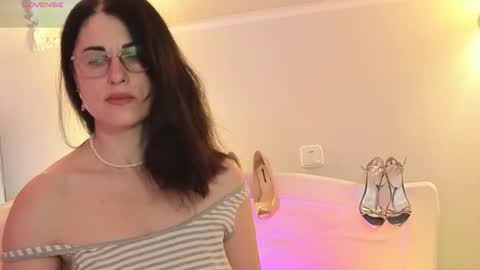 monicaluxxx online show from April 2026 04:50:02 AM