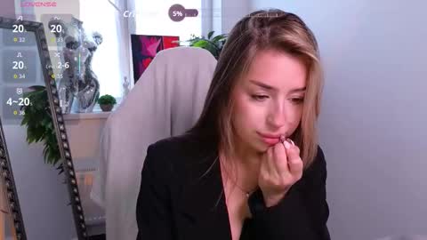 Monica online show from October 2025 01:12:02 PM