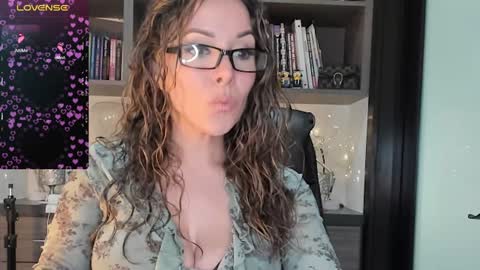 Monilee online show from January 2025 08:21:01 PM