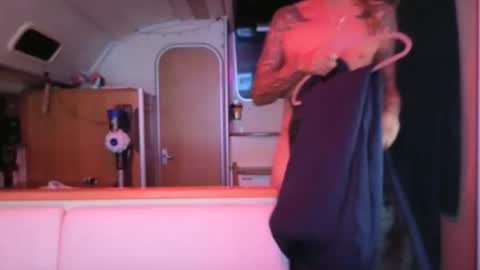 Monk and Mia online show from December 2025 04:54:01 AM