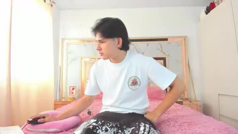 monky_0002 online show from March 2026 06:33:01 PM