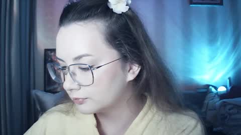 moodiemira online show from May 2026 07:00:02 PM