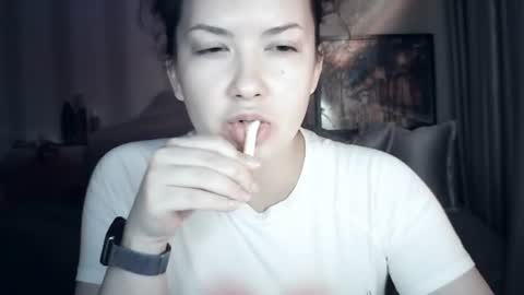 Snapshot of moodiemira chatting on June 2026 05:44:01 PM moodiemira online show from June 2026 05:44:01 PM
