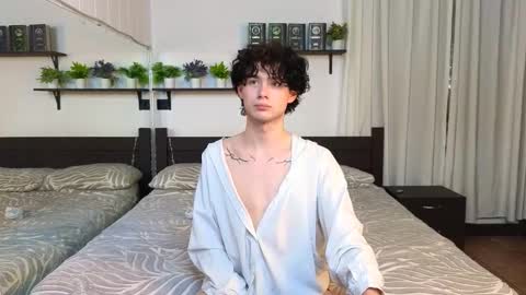 moon_gloww online show from February 2026 05:52:01 PM