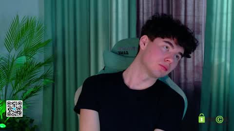 moon_gloww online show from March 2026 02:00:02 AM