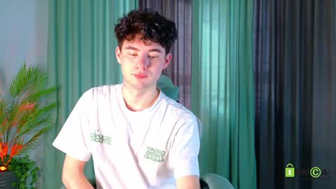 moon_gloww online show from April 2026 02:11:02 AM