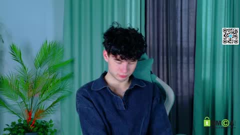 moon_gloww online show from April 2026 03:12:01 AM