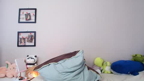 Snapshot of moon_rabbitt chatting on January 2025 12:07:01 PM Alice online show from January 2025 12:07:01 PM