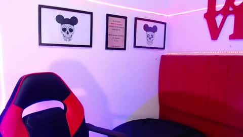 moon_sunflowers online show from March 2025 05:52:02 AM