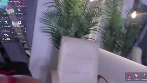 Luna  online show from February 2025 10:00:01 PM