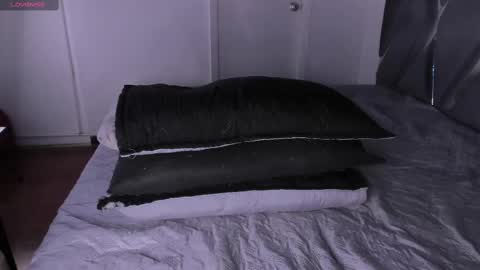 Luna  online show from October 2025 07:11:01 PM