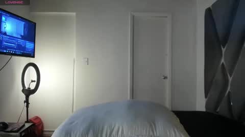 Luna  online show from October 2025 06:38:02 PM