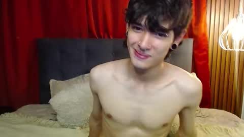 Snapshot of moonandzuko chatting on February 2026 02:04:02 AM MOON AND ZUKO online show from February 2026 02:04:02 AM