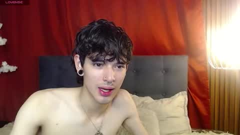 Snapshot of moonandzuko chatting on February 2026 02:20:02 AM MOON AND ZUKO online show from February 2026 02:20:02 AM