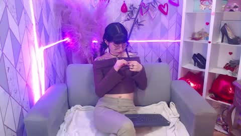 Charlotte online show from October 2025 08:05:02 PM