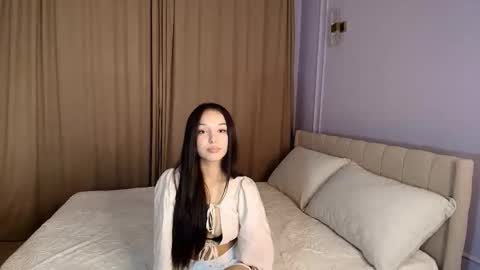 Snapshot of mooniejin chatting on November 2025 12:49:01 PM Mia online show from November 2025 12:49:01 PM