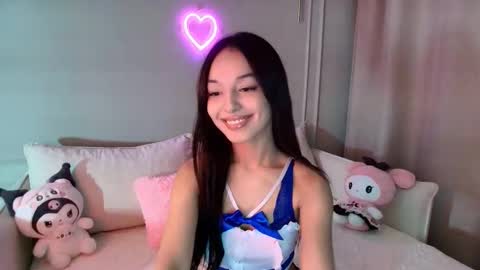 Snapshot of mooniejin chatting on November 2025 01:14:02 PM Mia online show from November 2025 01:14:02 PM