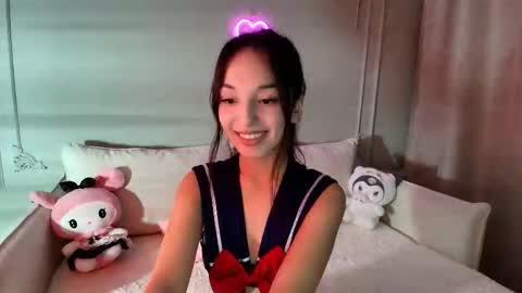 Snapshot of mooniejin chatting on November 2025 01:04:01 PM Mia online show from November 2025 01:04:01 PM