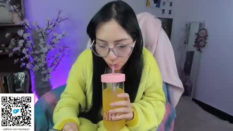 MOON  online show from November 2025 04:07:02 AM