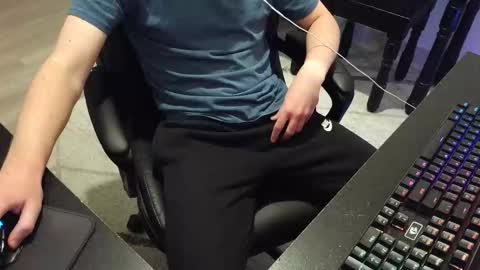 moonlighter7 online show from November 2025 01:50:02 AM