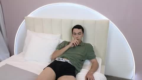 Snapshot of moonlinskinn chatting on November 2025 08:35:02 AM Stan online show from November 2025 08:35:02 AM