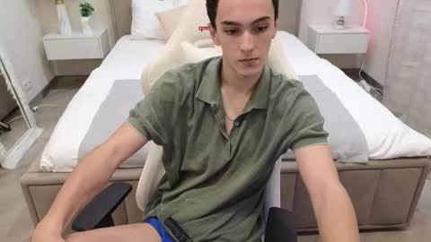 Snapshot of moonlinskinn chatting on November 2025 08:04:01 AM Stan online show from November 2025 08:04:01 AM