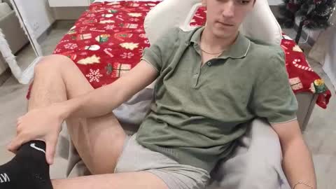 Snapshot of moonlinskinn chatting on December 2025 08:08:01 AM Stan online show from December 2025 08:08:01 AM