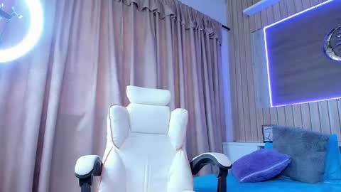 Morene  online show from April 2026 08:06:02 PM