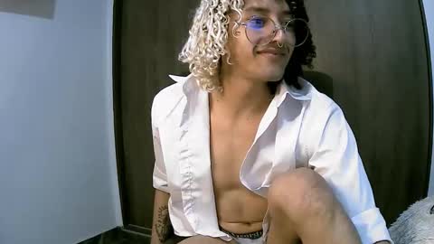 Snapshot of morenox_luxe chatting on December 2025 05:51:02 PM Danny online show from December 2025 05:51:02 PM