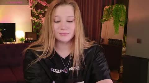 morvelyn online show from April 2026 07:09:02 PM