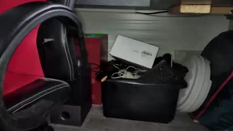 Snapshot of mouillelenos chatting on March 2025 07:26:02 AM CamO online show from March 2025 07:26:02 AM