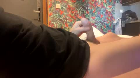 Snapshot of mouillelenos chatting on December 2025 08:26:01 PM CamO online show from December 2025 08:26:01 PM