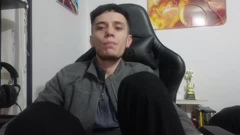 Snapshot of mr_andresr chatting on March 2026 03:23:01 AM Andy online show from March 2026 03:23:01 AM