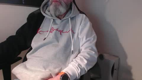 mr_boombastic2021 online show from November 2025 10:47:01 AM