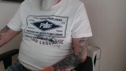 mr_boombastic2021 online show from April 2026 09:24:01 AM