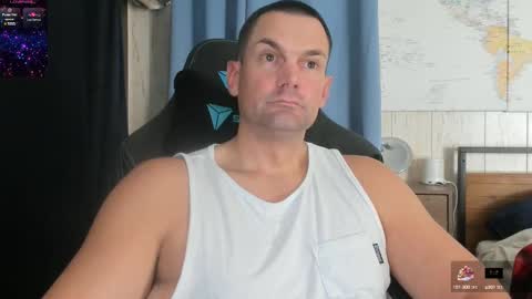 Snapshot of mr_mac69 chatting on October 2025 08:42:02 PM Cam online show from October 2025 08:42:02 PM