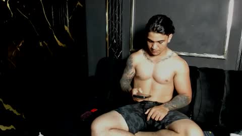 mr_maximo online show from December 2025 10:26:02 PM