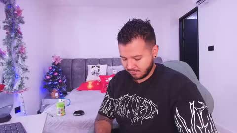 MIKEE online show from December 2025 03:01:02 AM