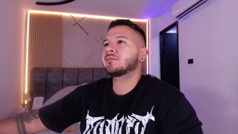 MIKEE online show from May 2026 03:11:02 AM