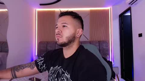 MIKEE online show from May 2026 03:01:01 AM