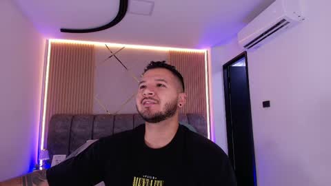 MIKEE online show from May 2026 03:02:01 AM