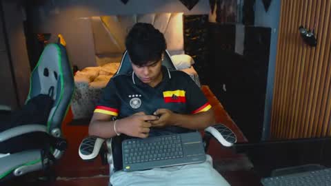mr_mois online show from June 2026 05:56:01 AM