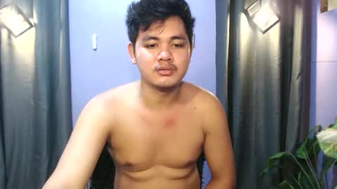 Snapshot of mr_olivercummerx chatting on October 2025 04:02:02 AM mr_olivercummerx online show from October 2025 04:02:02 AM